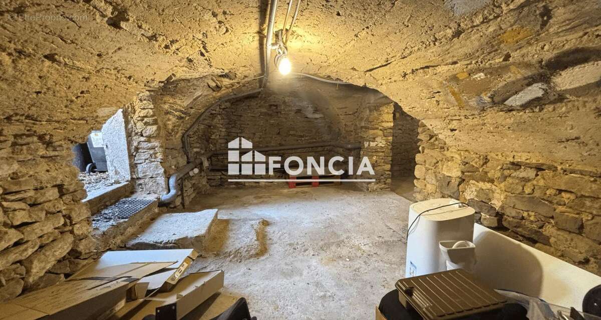 Maison à LAUDUN-L'ARDOISE