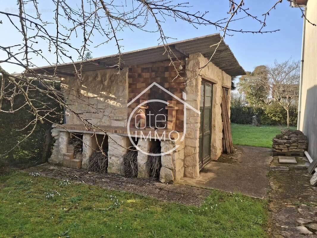 Maison à COURS-DE-PILE