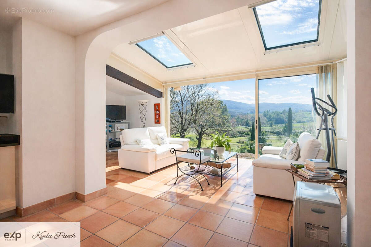 villa sur Rognes, proche du Luberon et Aix-en-Provence avec jardin, piscine et vue- Kyela Puech, exp luxury