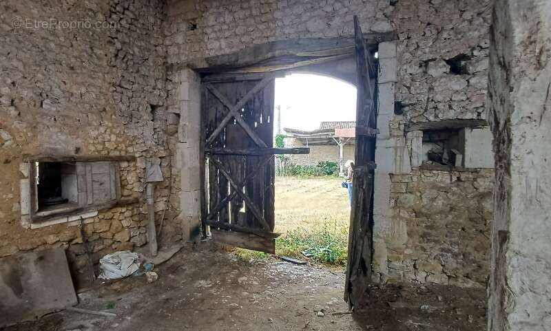 Maison à ROULLET-SAINT-ESTEPHE