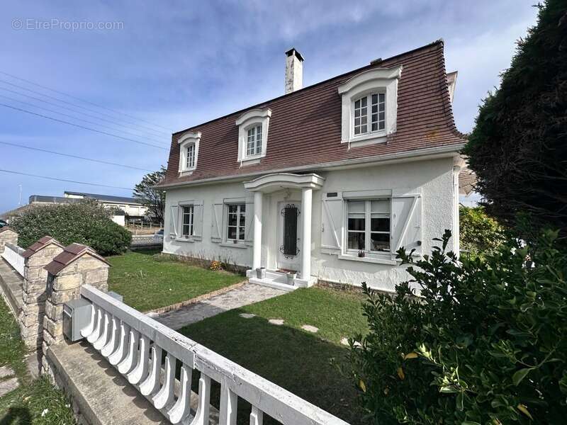 Maison à COLLEVILLE-MONTGOMERY