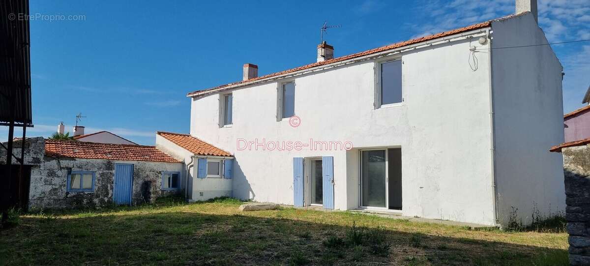Maison 150 m² à Saint-Denis-Du-Payre  - photo 2