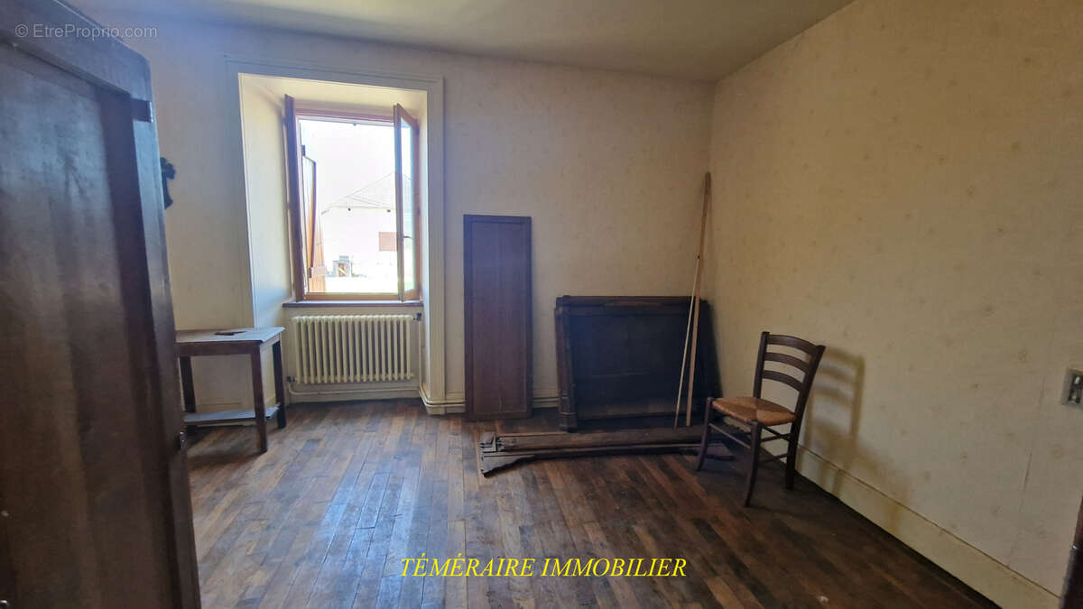 Maison à MONT-SUR-MONNET