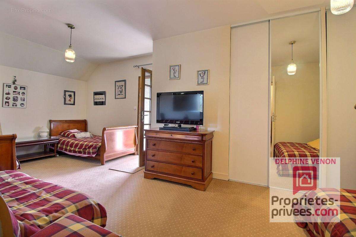 Maison à SAINT-DENIS-DE-L'HOTEL