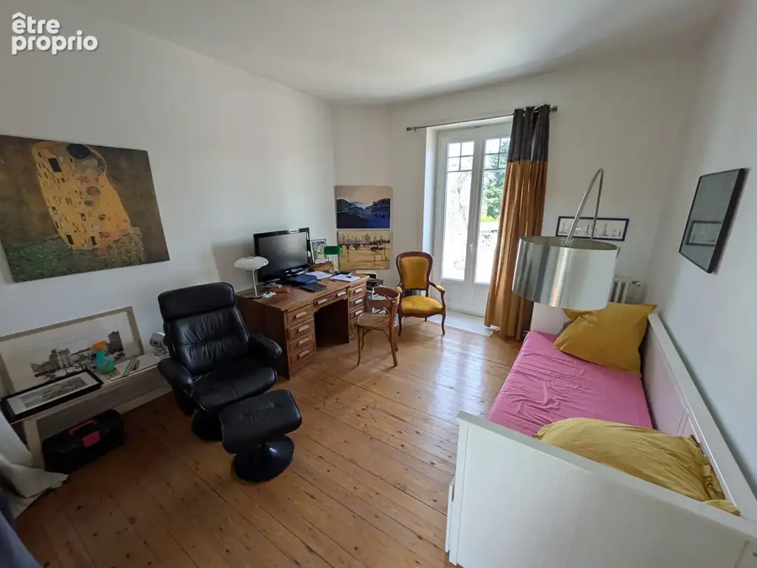 Un bien rare à commelle-vernay : maison de caractère avec accès privatif aux bords de loire - photo 9