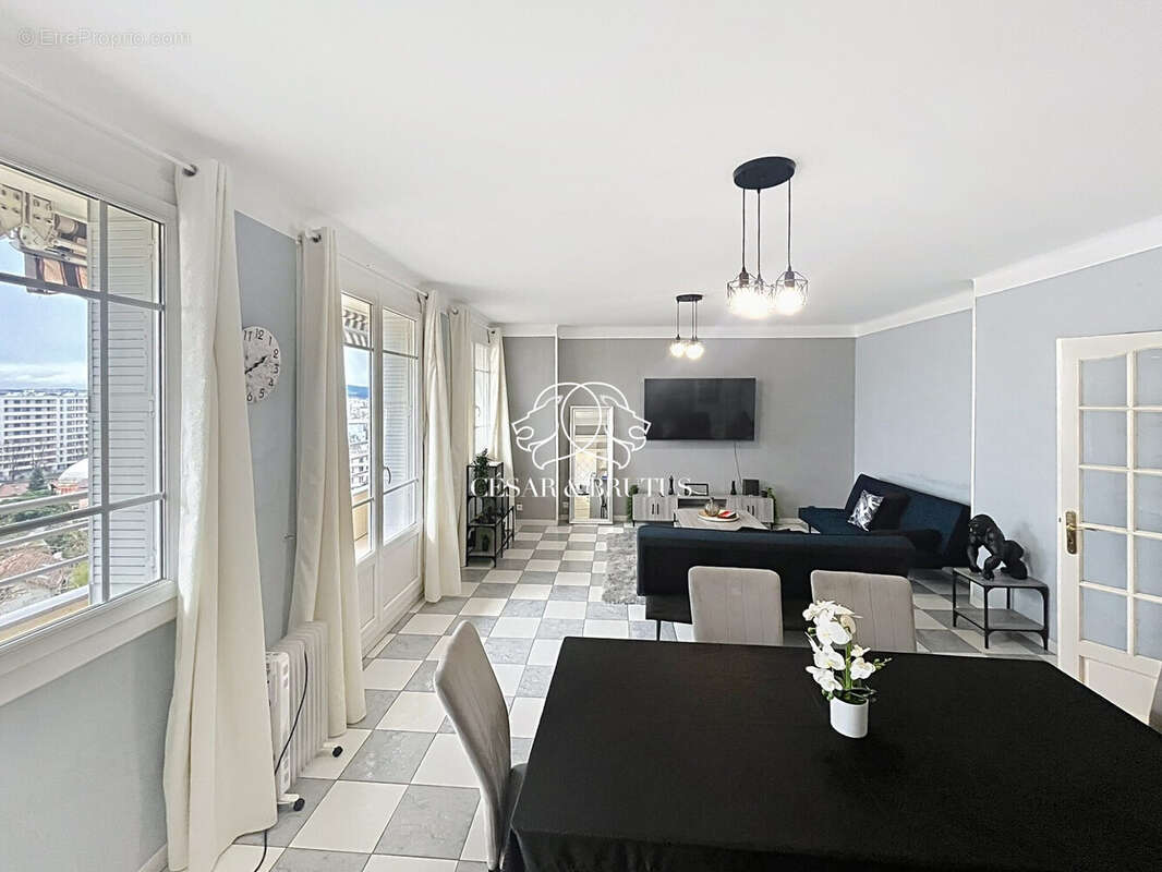 Appartement à LYON-8E