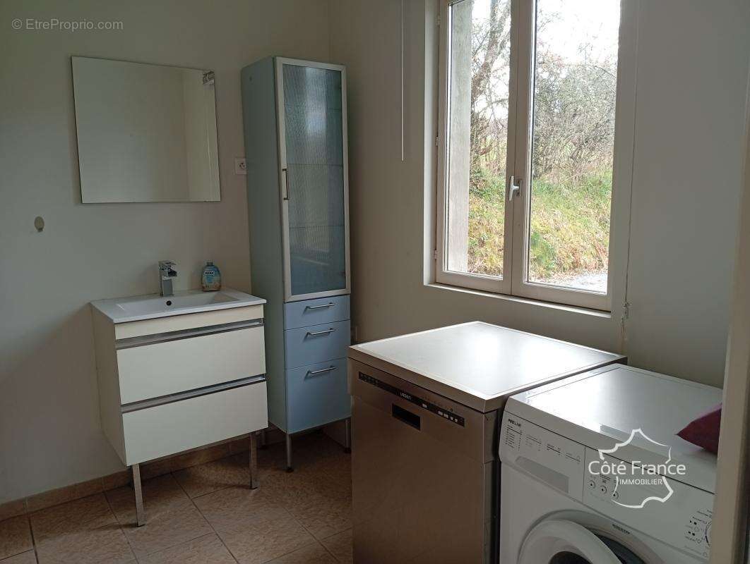 Maison à SAINT-MARTIN-LA-MEANNE