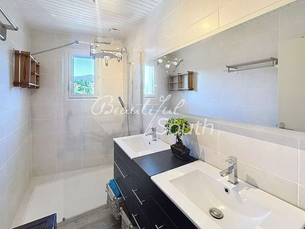 Maison renovee avec terrasses et parking, formigueres - photo 8