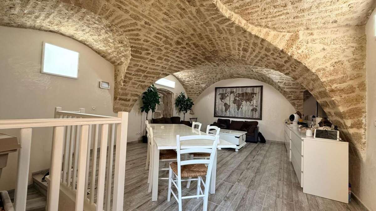 Appartement à POUSSAN