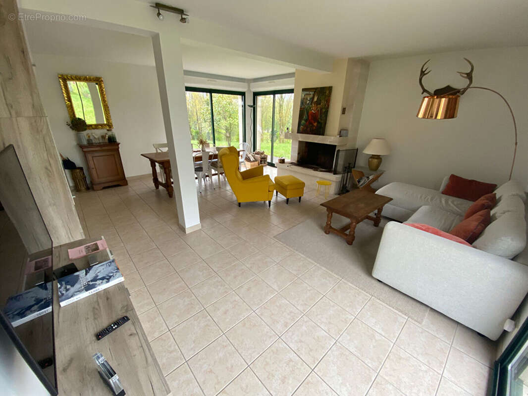 Maison à CONDE-SUR-HUISNE