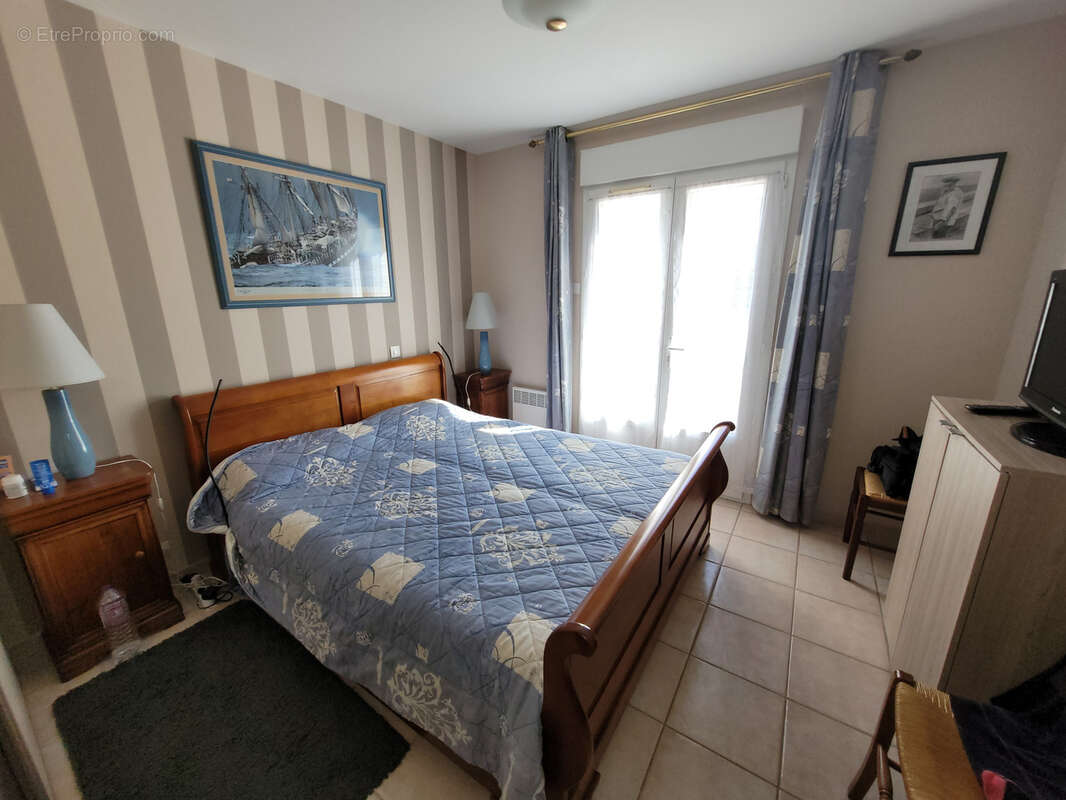 Salles d'Aude Villa T6 de 116 m2 de Plain-pied avec un garage de 30 m2, un atelier de 18 m2 et une piscine. - photo 9