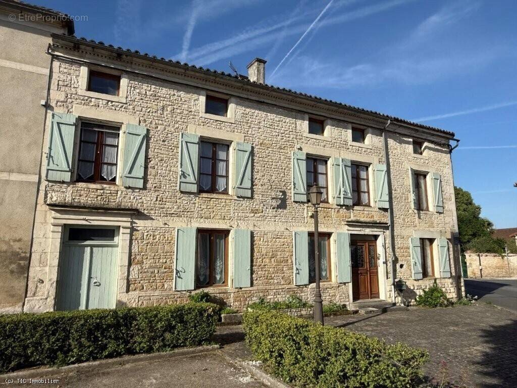 Maison à RUFFEC
