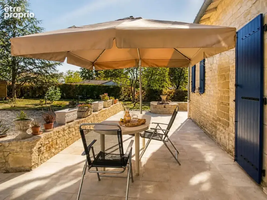 Maison de 7 pièces, 5 chambres, 234 m2 à Villefagnan - photo 2