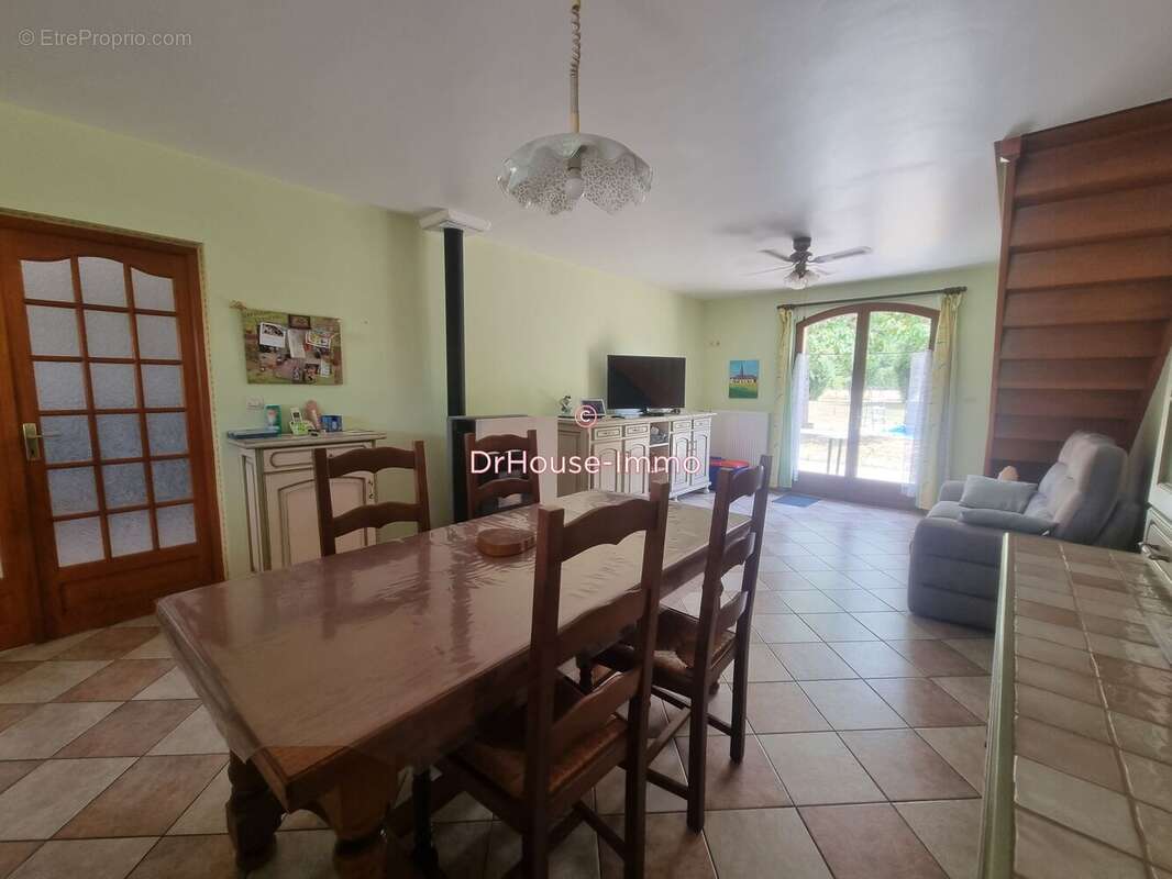 Maison 191 m² à La Selle-En-Hermoy  - photo 5