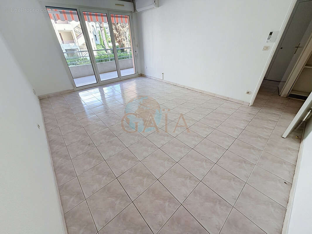 Exclusivite cannes montfleury 2p au calme terrasse parking bon etat general - photo 4