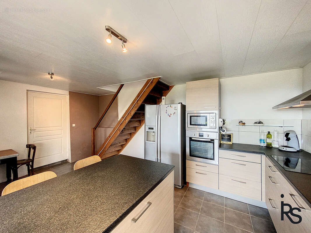 A 5 minutes d’un village avec tous les commerces, une maison de 106 m2 avec piscine et 965 m2 de terrain. - photo 18