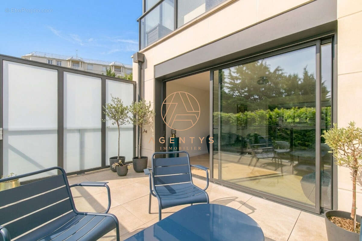 Appartement à SAINT-MAUR-DES-FOSSES