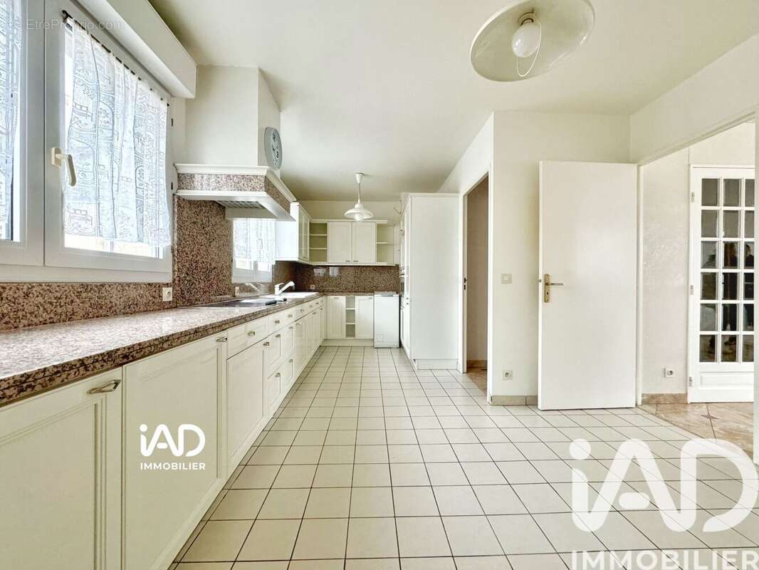 Appartement 81 m² à Nanterre  - photo 4