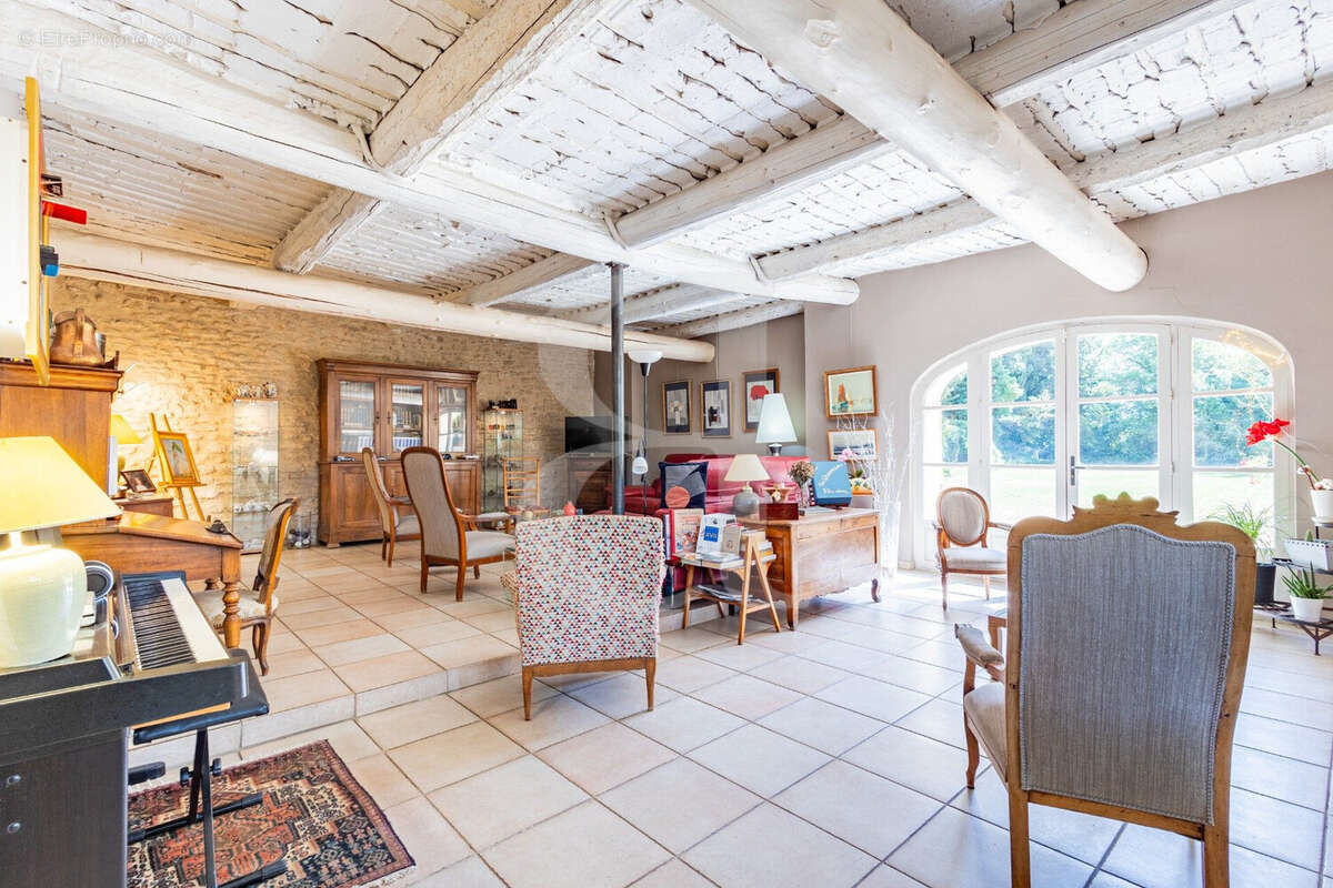 Maison à L'ISLE-SUR-LA-SORGUE