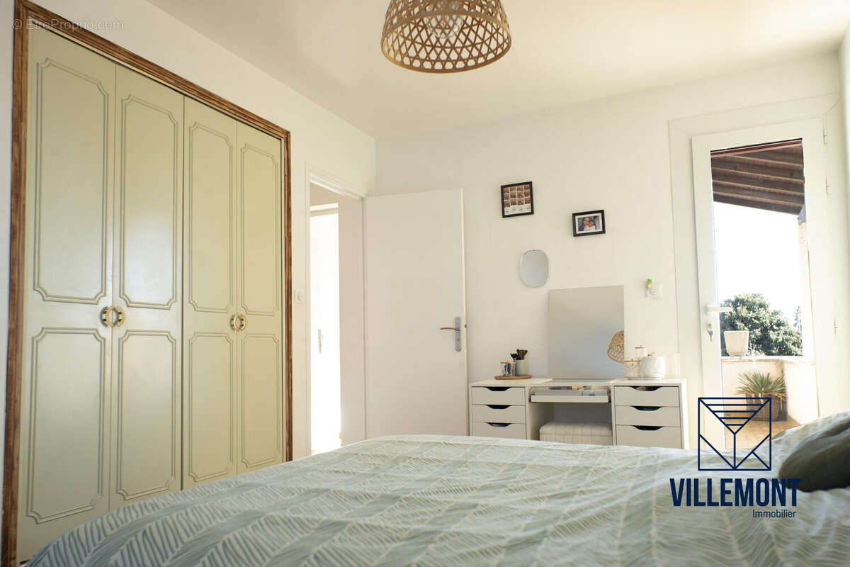  chambre 1 placard et terrasse - Maison à LUNEL-VIEL