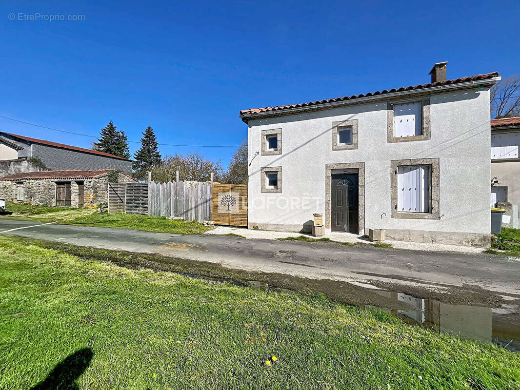 Maison à AZAY-SUR-THOUET