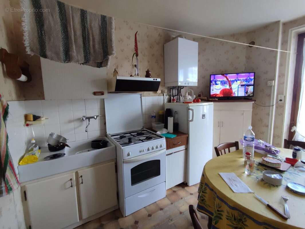 Maison de bourg à fort potentiel - centre de Piegut - photo 3
