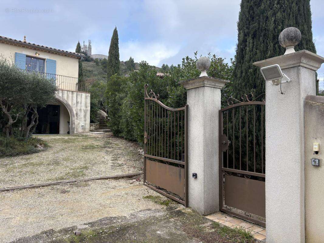 Maison à ARAMON
