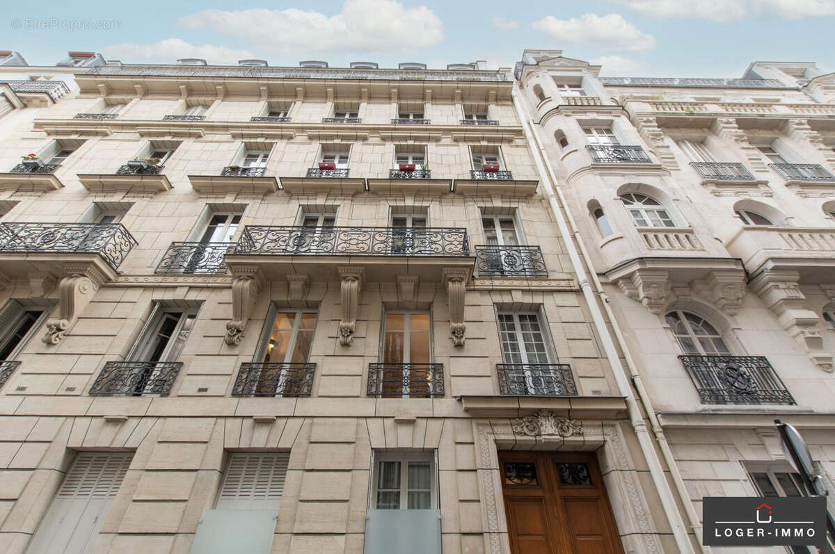 Appartement à PARIS-16E