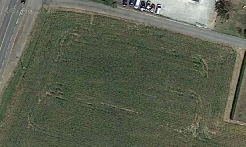 Terrain à MARINGUES