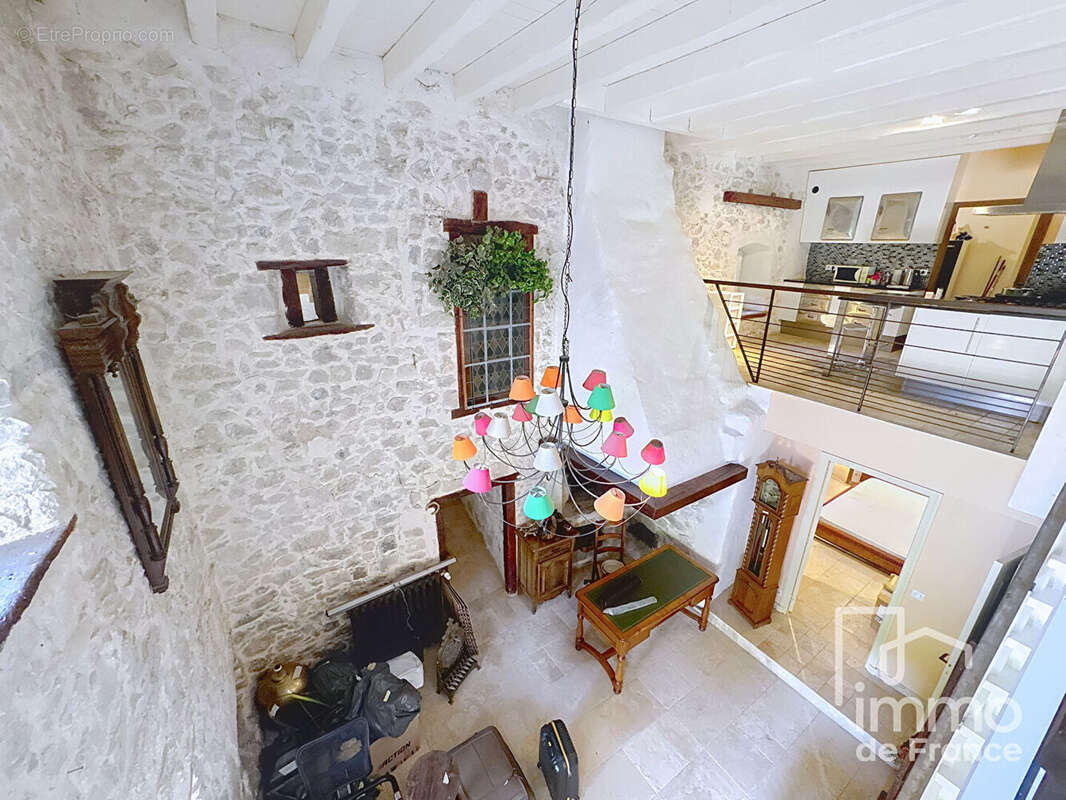 Maison à CHEZERY-FORENS