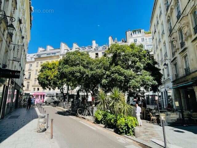 Commerce à PARIS-2E