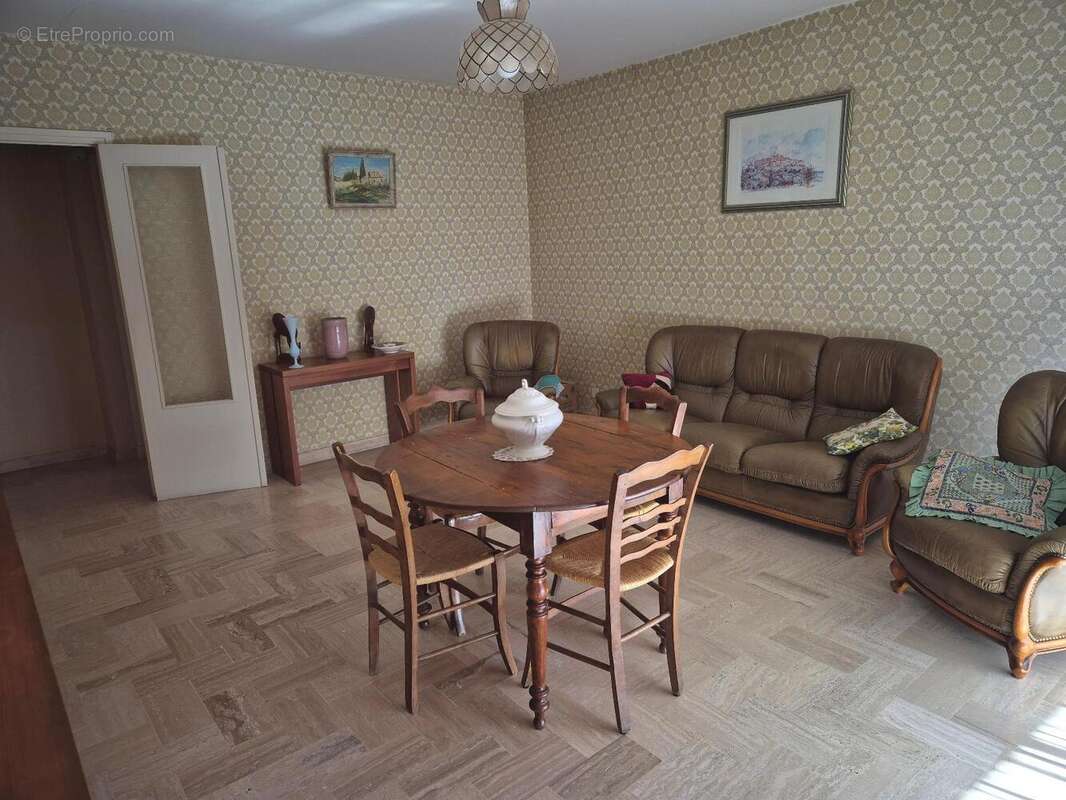   - Appartement à DRAGUIGNAN