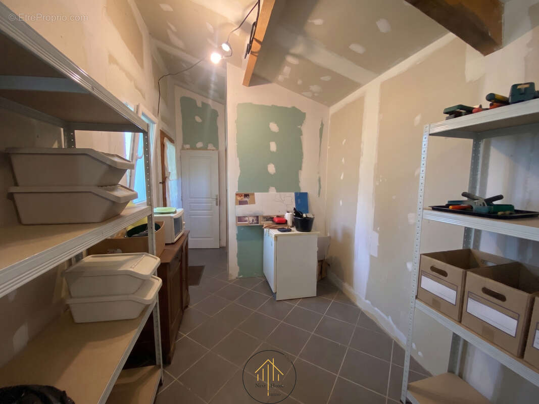 Ensemble immobilier   2 maisons + garages + grange   Bessac (16) - photo 12