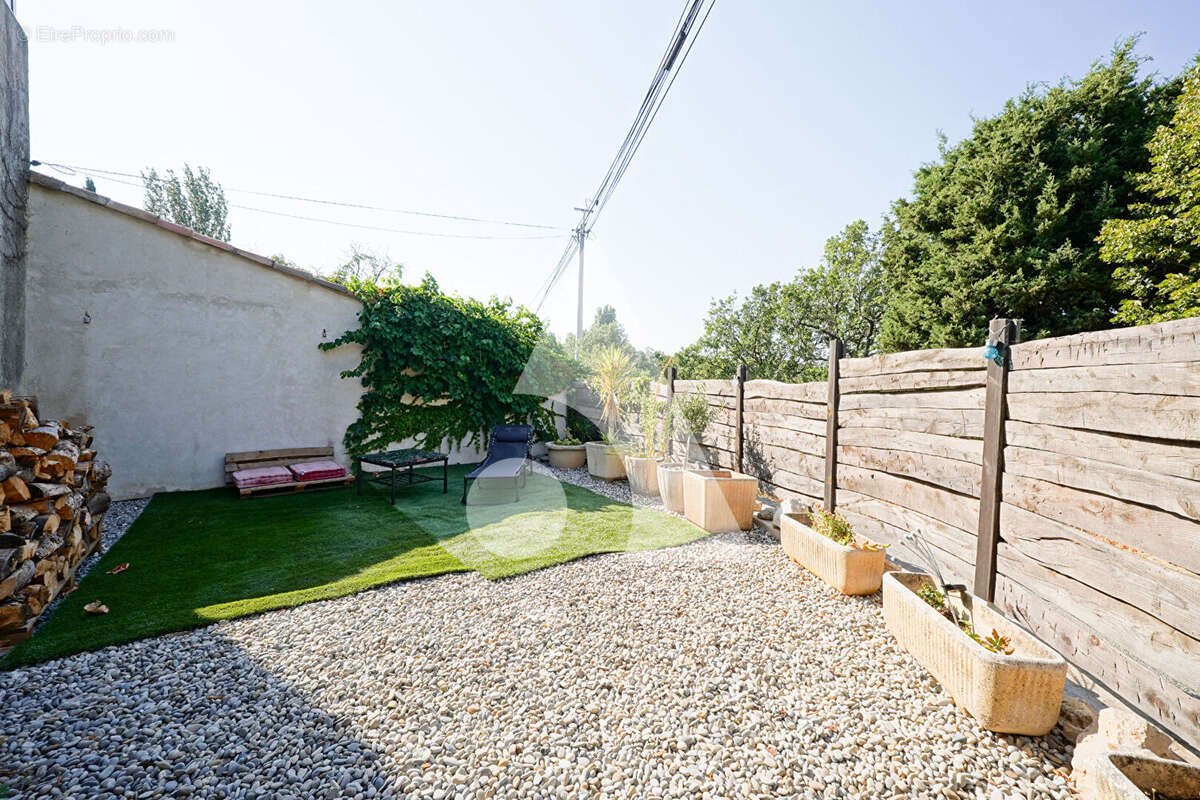 Mimet, maison T4 rénovée avec terrasses. - photo 11