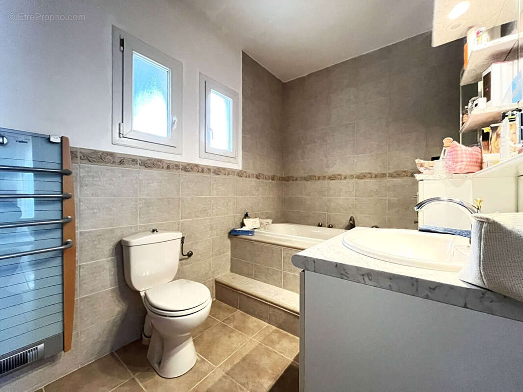 Maison à SAINT-LAURENT-DU-VAR