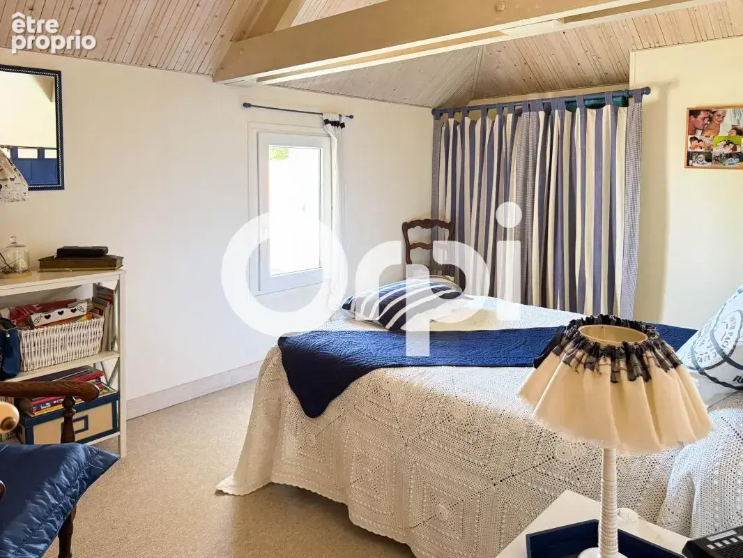 SAINT LAURENT DE LA PREE - Maison de charme en centre bourg - photo 9