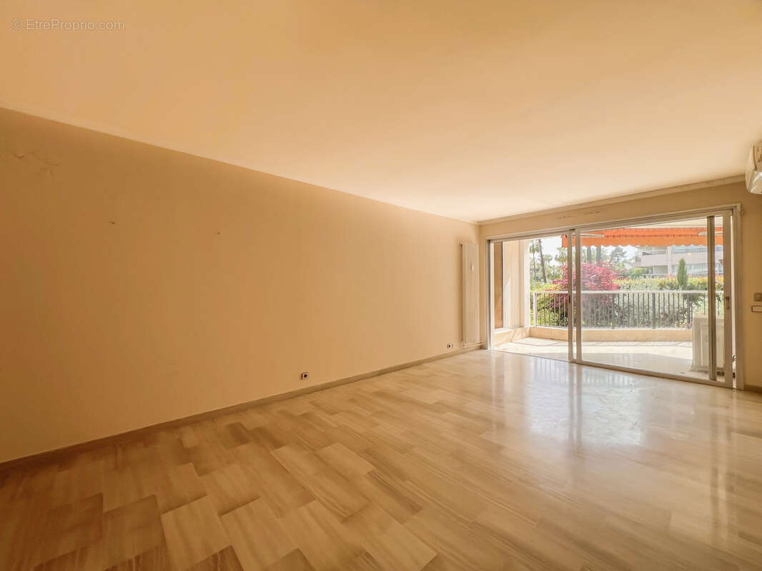 Appartement à VALLAURIS