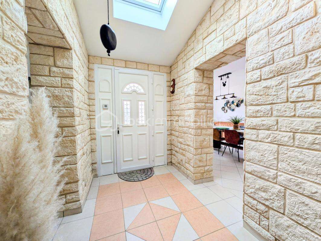 Maison à CHARRON