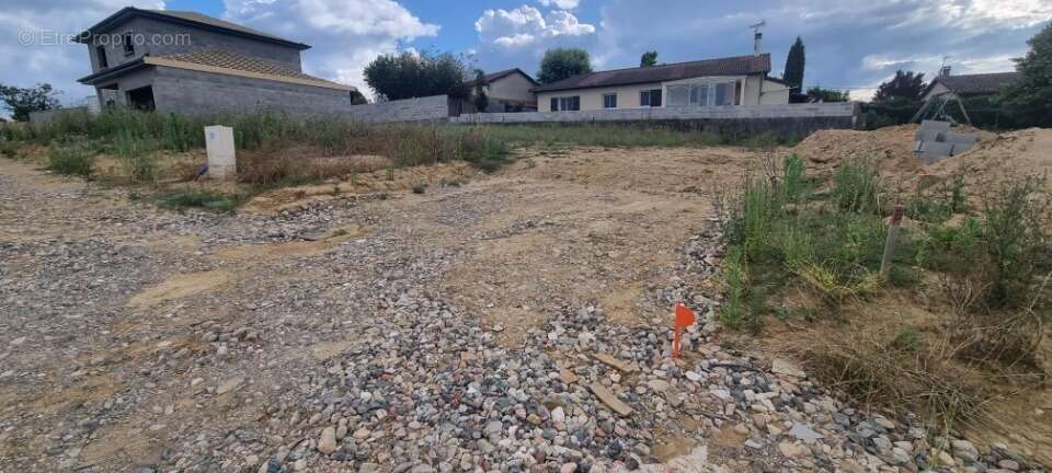 Terrain à SAINT-JEAN-DE-THURIGNEUX