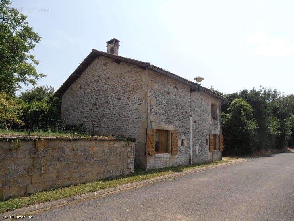 Jolie Maison En Pierre Proche Ruffec - photo 15