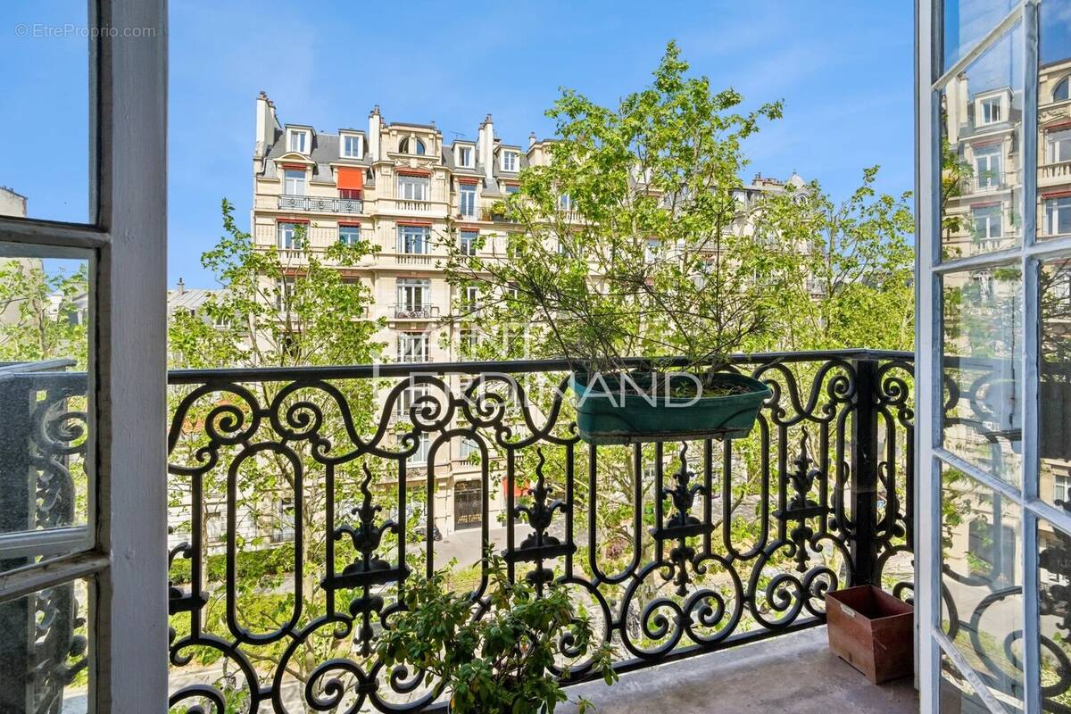 Appartement à NEUILLY-SUR-SEINE
