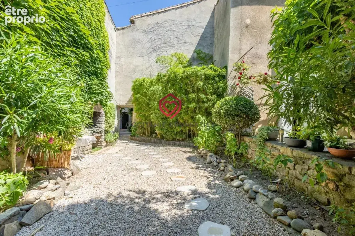 Maison de Maître avec piscine et dépendances - photo 15