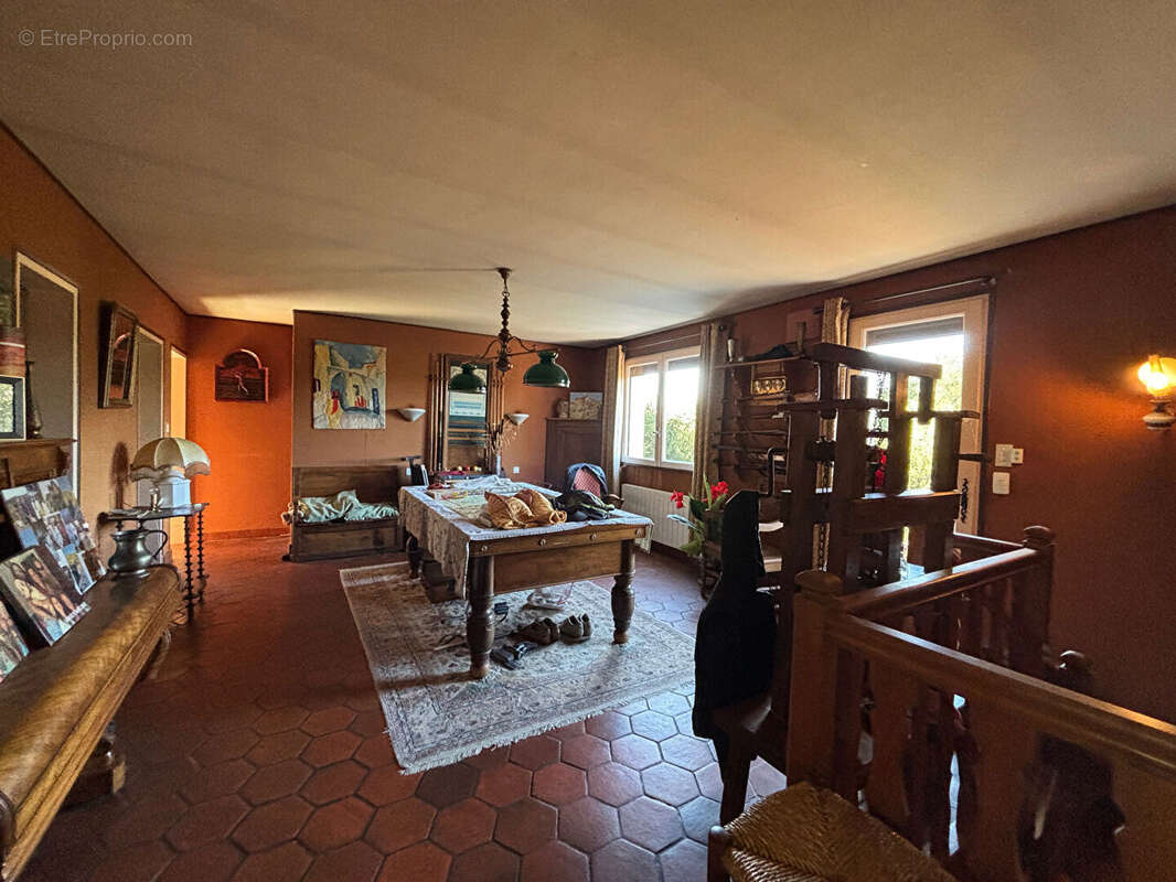 Maison à SANSAC-DE-MARMIESSE