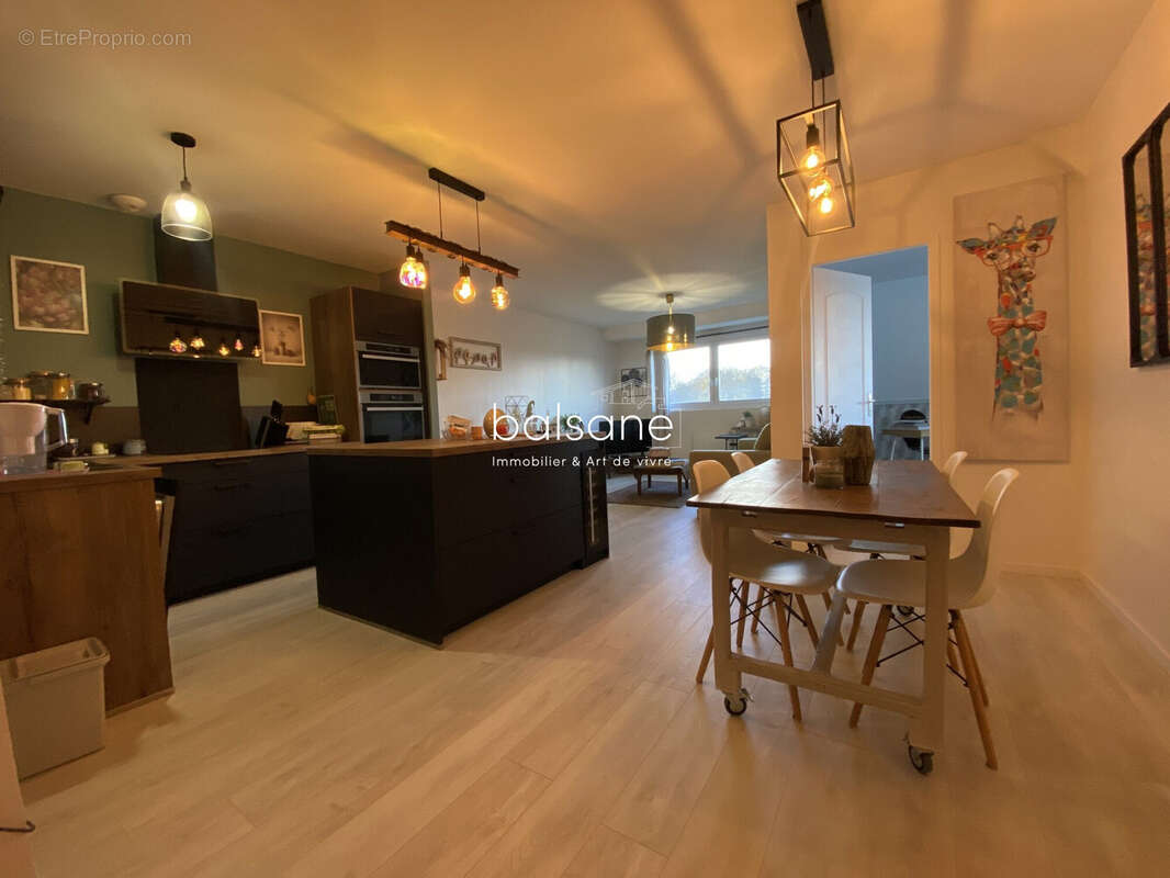 Appartement à GRUCHET-LE-VALASSE