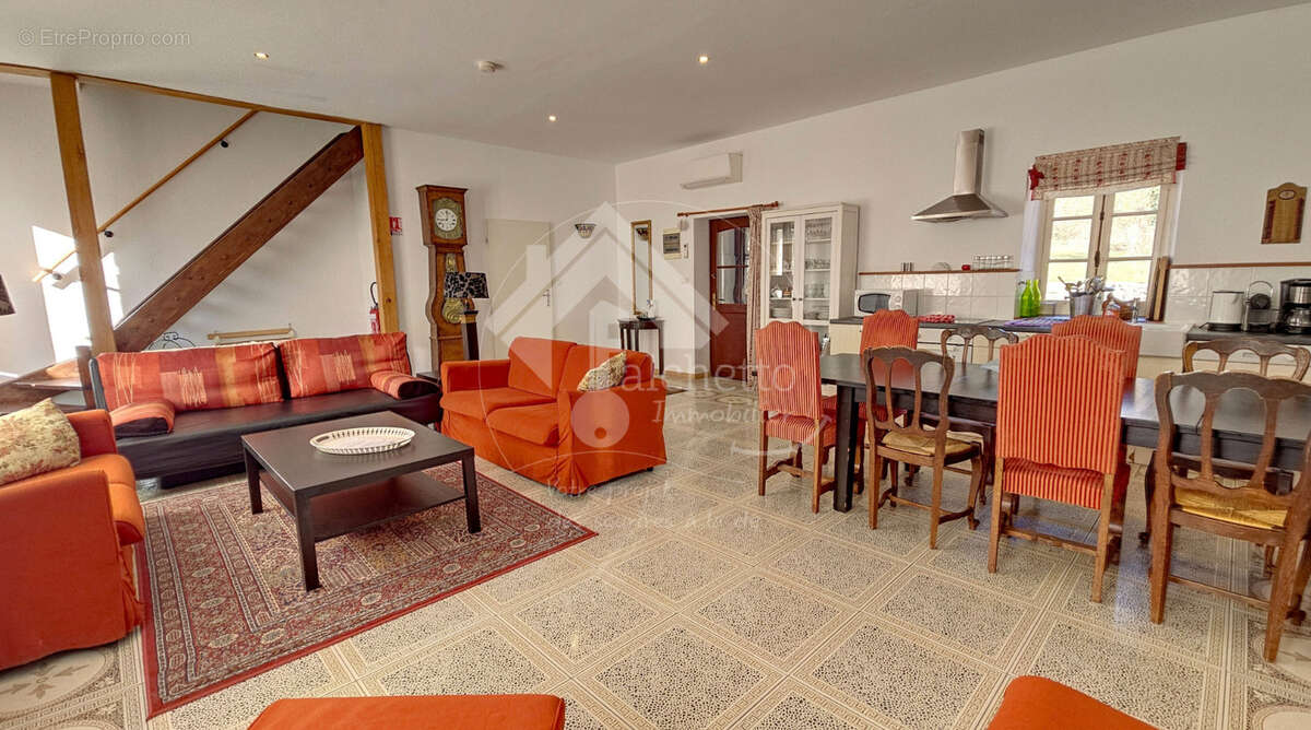Maison à MONTAIGU-LE-BLIN