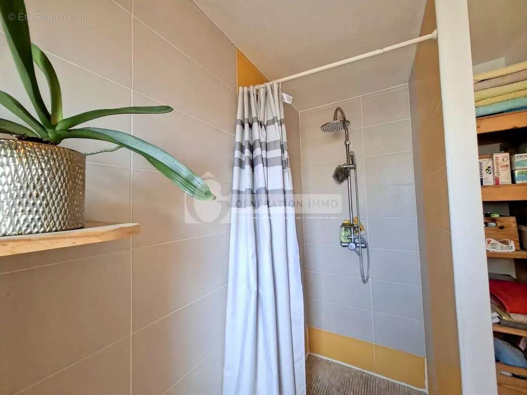 Maison à FONTVIEILLE