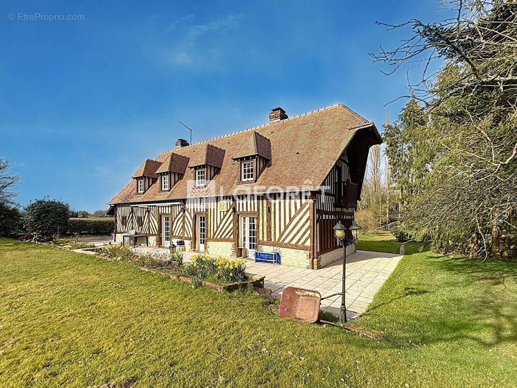 Maison à FAUGUERNON