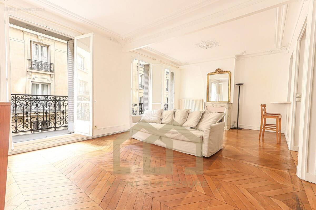 Appartement à PARIS-15E