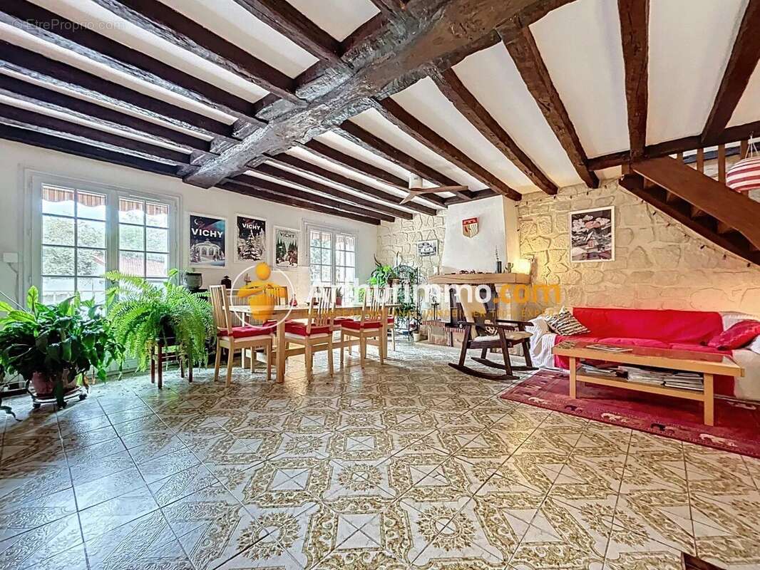 Maison à JOUY-LE-MOUTIER