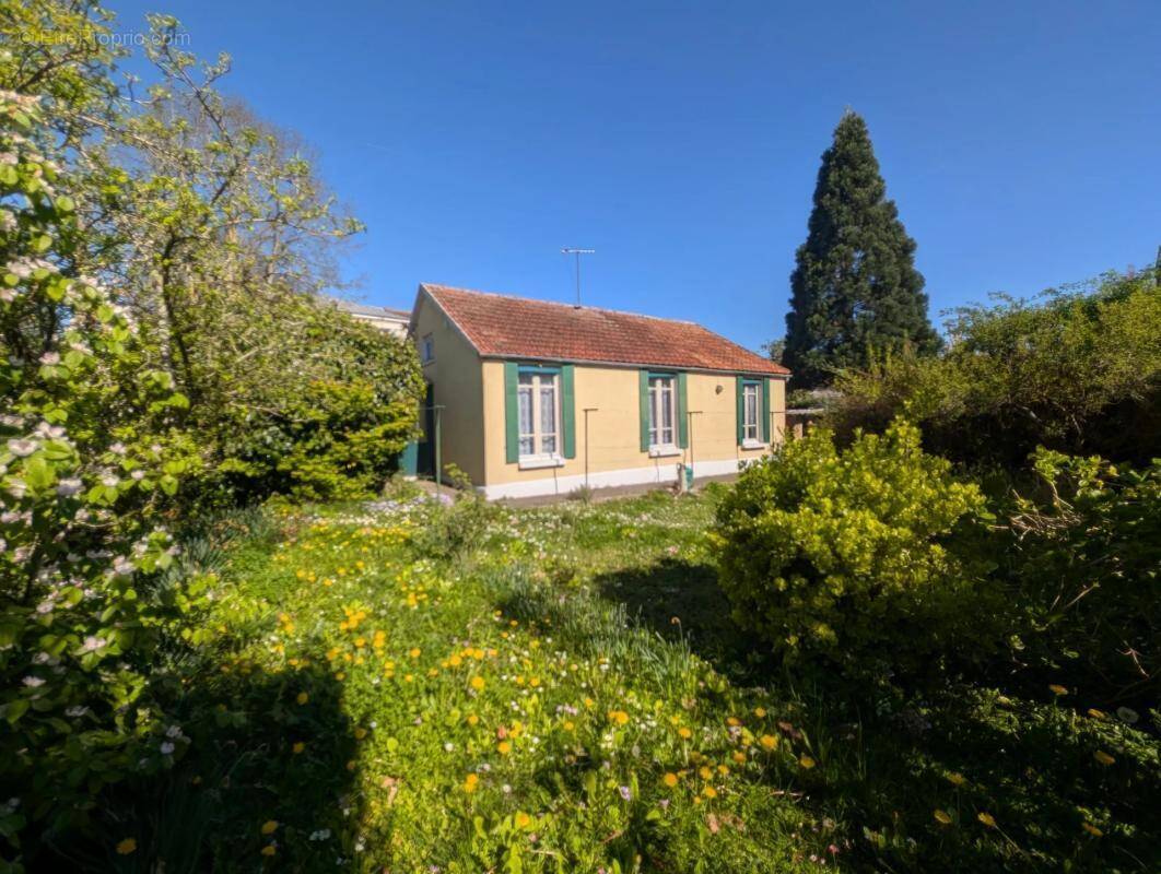 Maison à LES CLAYES-SOUS-BOIS